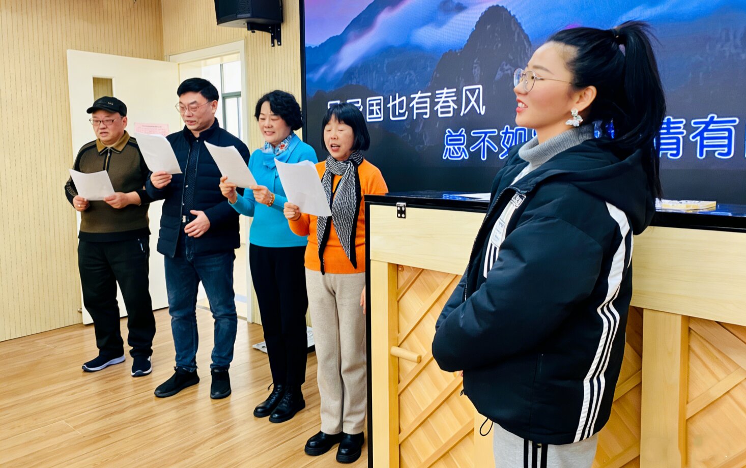 ���ϴ������࣬Բ���չ�